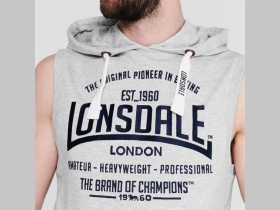 Lonsdale šedé pánske hrubé tréningové tričko s kapucou bez rukávov, vyšívané logo, materiál 60%bavlna 40%polyester